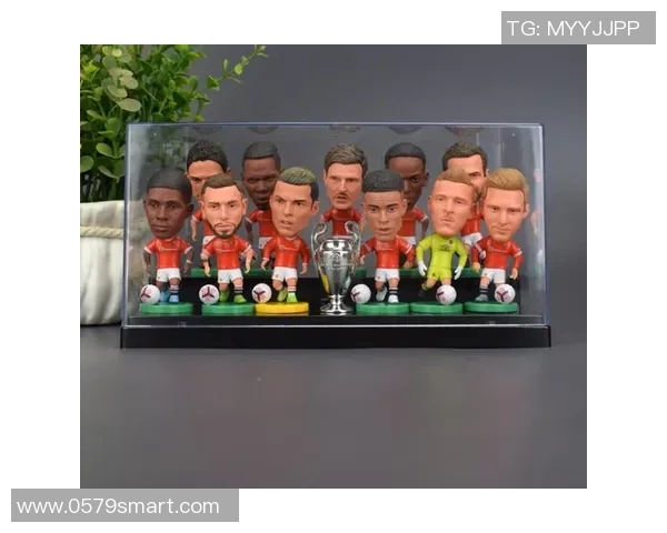 足球明星摆件饰品的精美图片展示与收藏价值解析