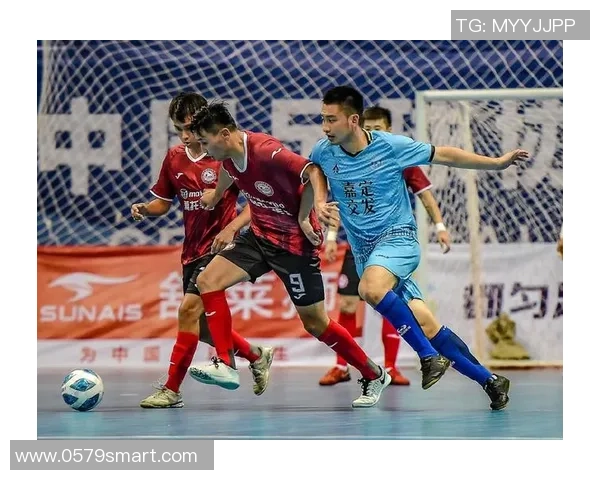 杭州足球队在全国锦标赛中以90分稳居积分榜首位，展现强劲实力